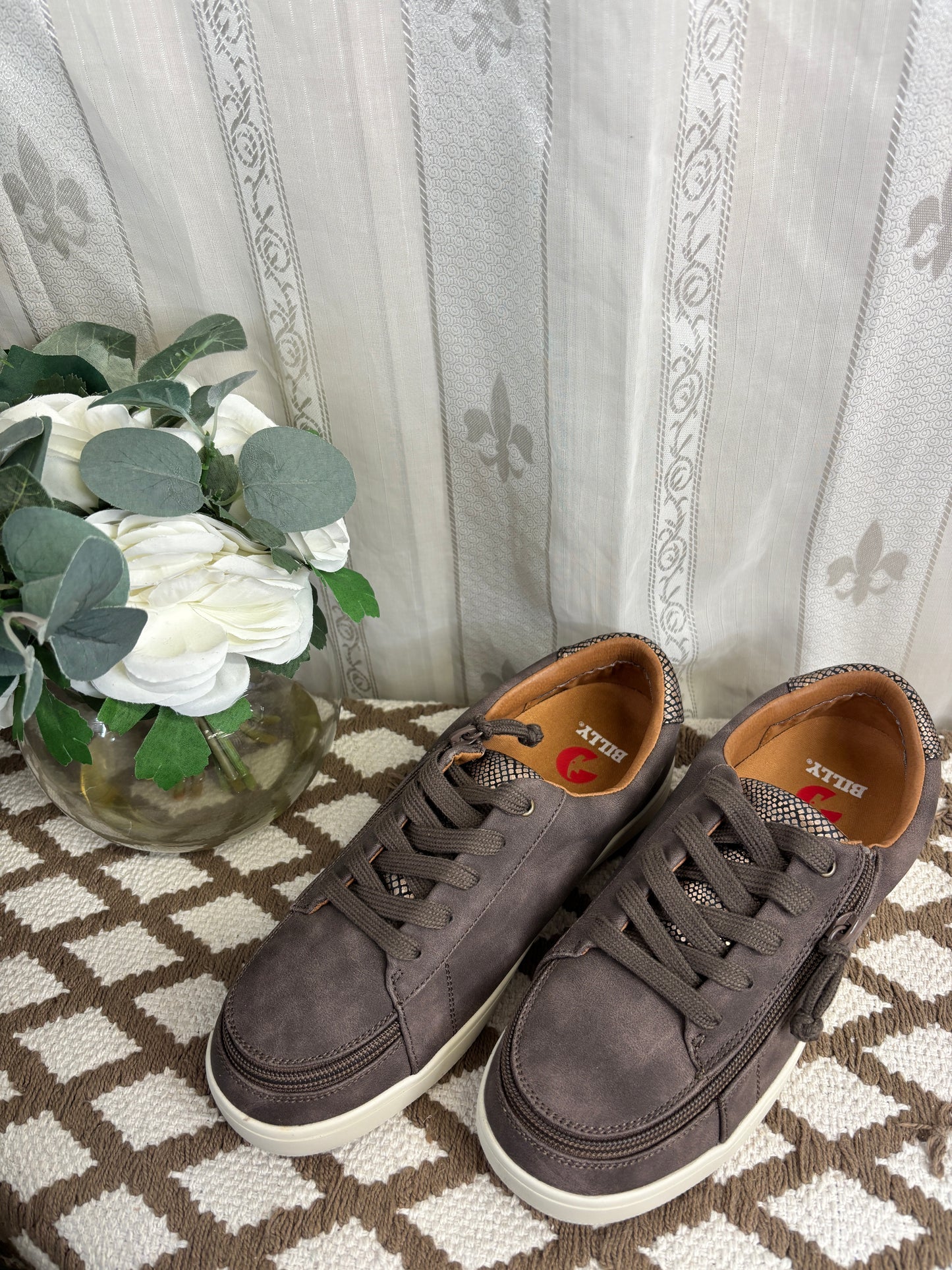 Billy Footwear Adaptive Low-Top Sneakers – Women’s Size 7.5