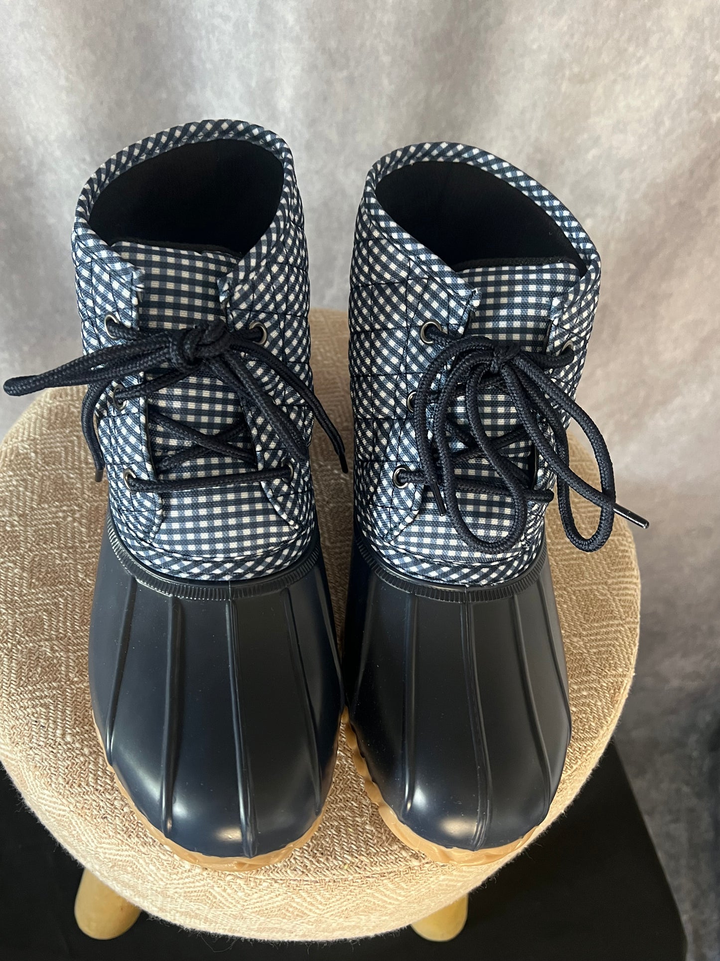 St. Thomas Bay Quilted Duck Boots Size 9