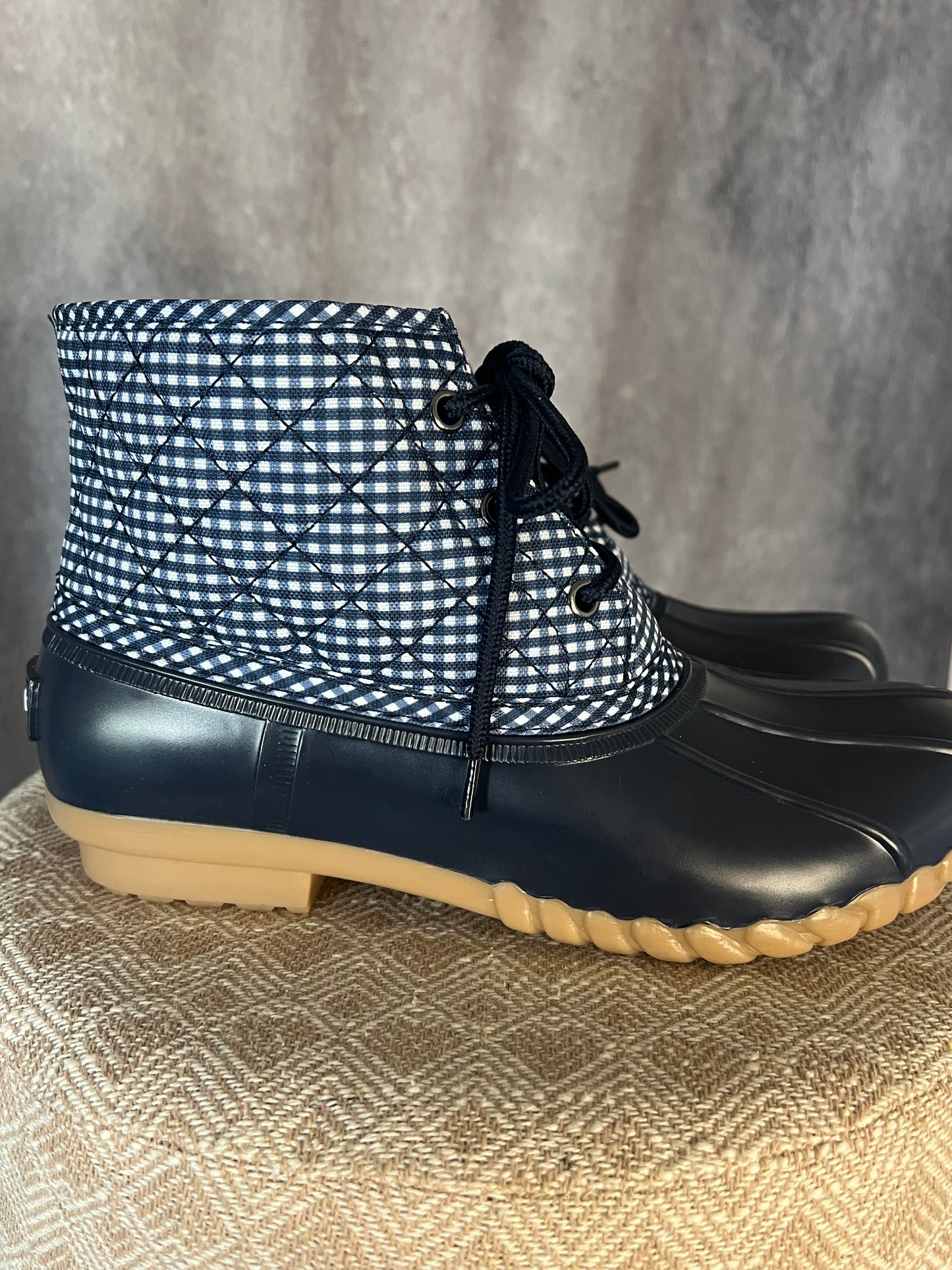St. Thomas Bay Quilted Duck Boots Size 9