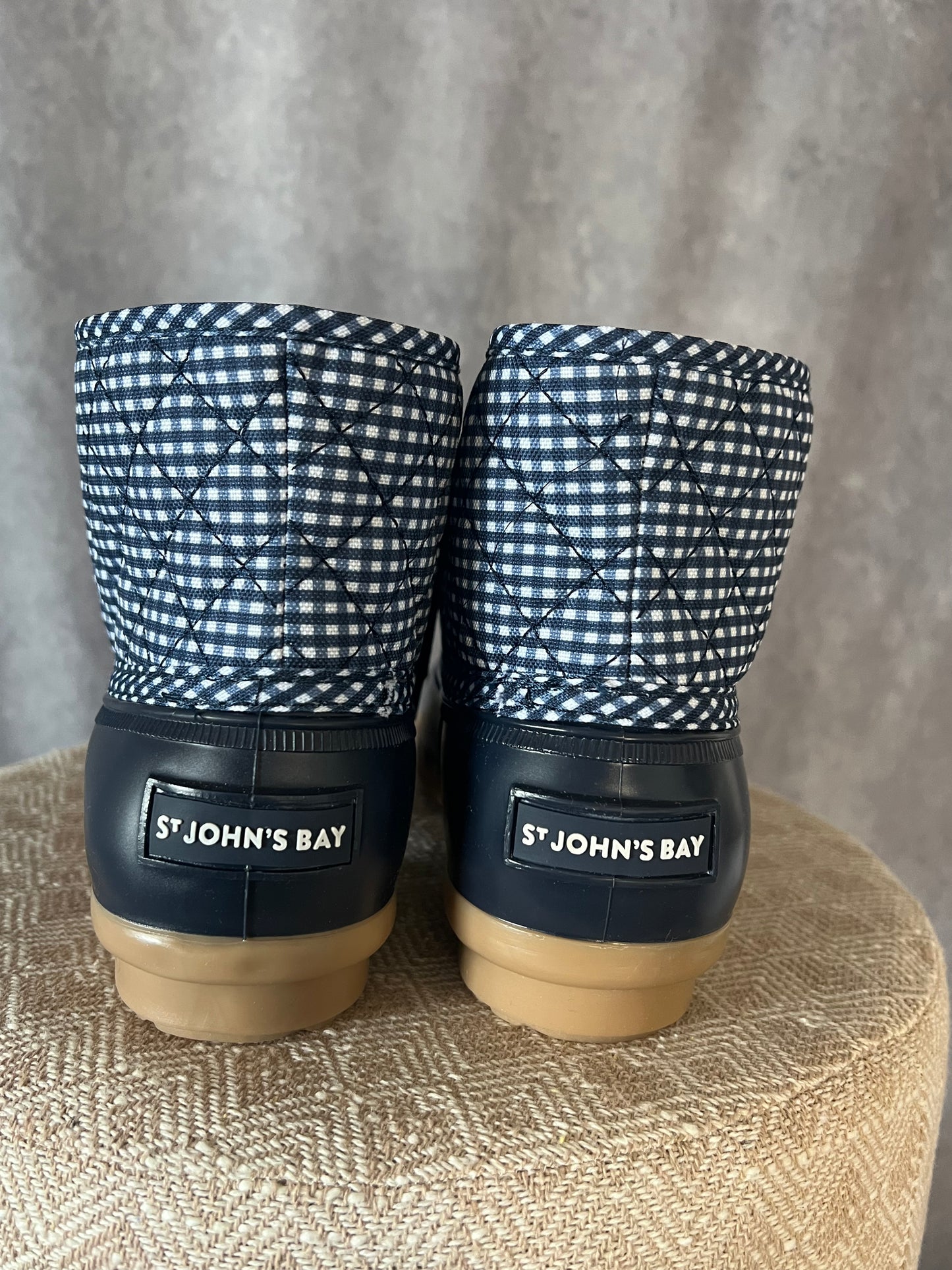 St. Thomas Bay Quilted Duck Boots Size 9