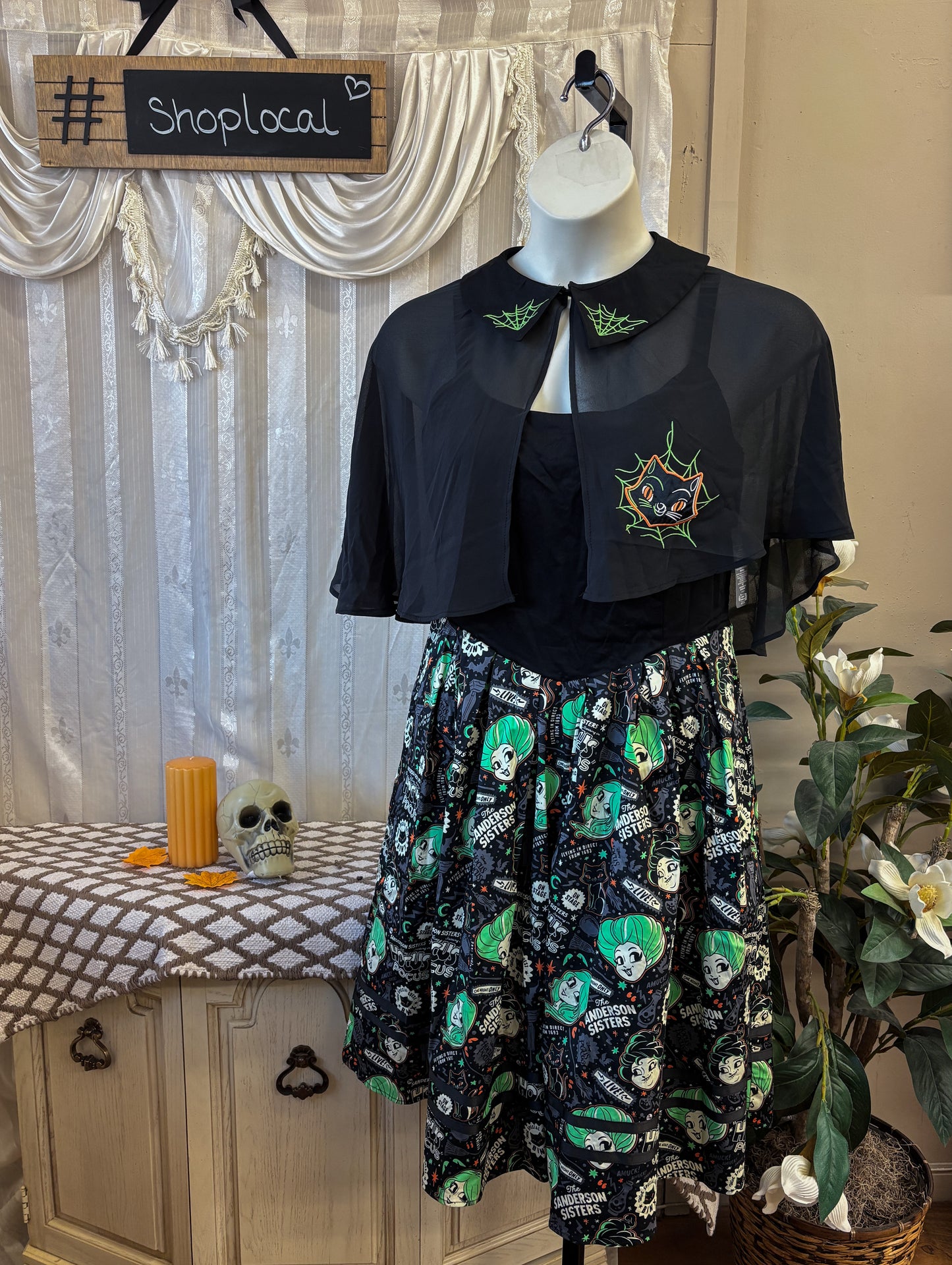 Disney Sanderson Sisters Skirt with Sheer Capelet – Size Large